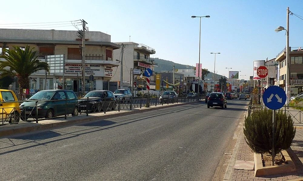 Φορτηγό παρέσυρε και σκότωσε πεζό στη Λεωφόρο Μαραθώνος